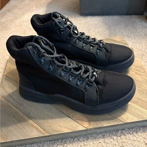 Rocket Dog Crimson Davis Ladies Black Nylon Sneaker Boots.  Size 9.5
EU